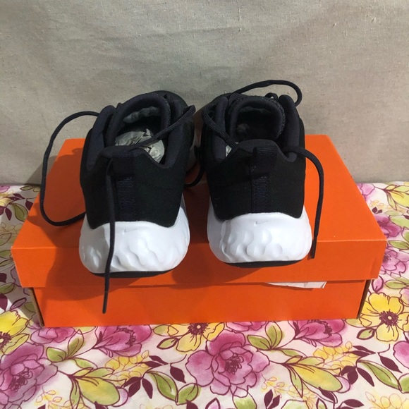 Nike Women Running Shoe - Picture 6 of 7